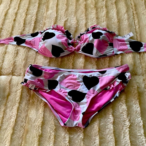 Cute Bikini - Picture 1 of 5